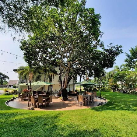 Estancia De Lorenzo Tarlac Exterior foto